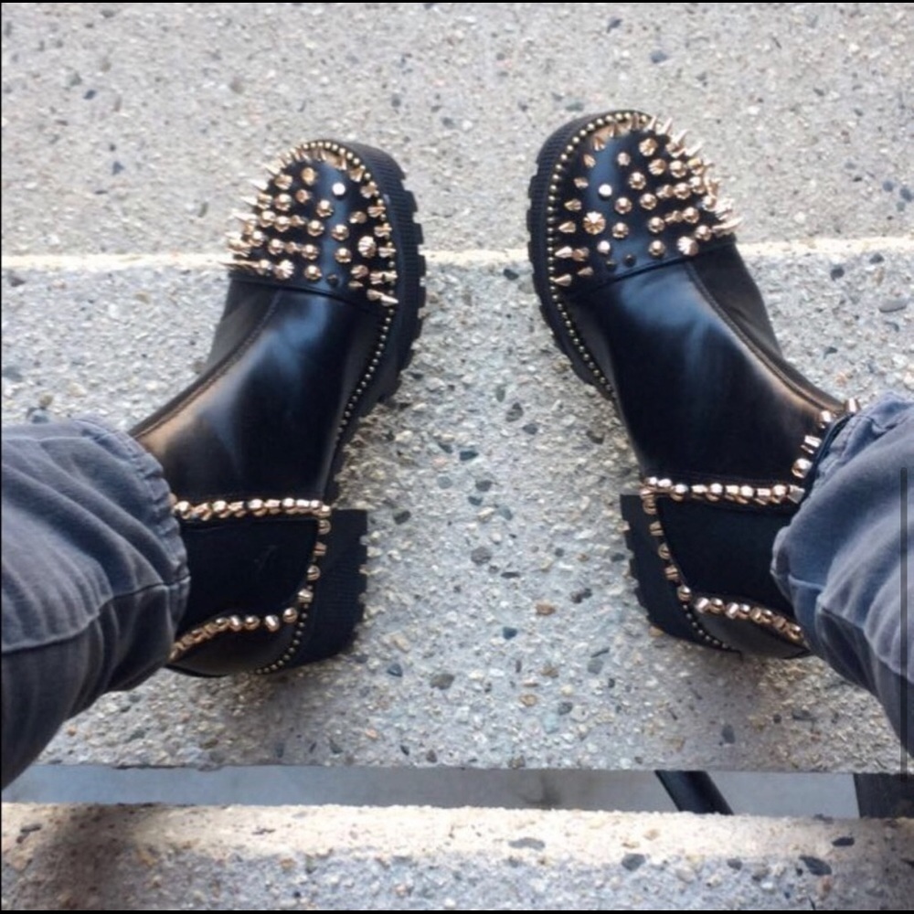 BLACK & GOLD STUDDED COMBAT BOOTS 🥾 - Picture 9 of 9